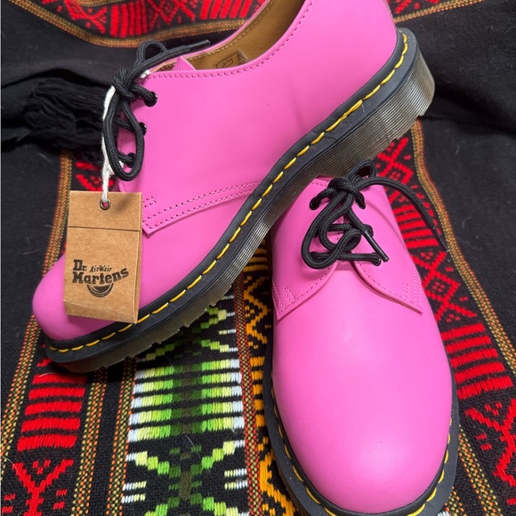 Dr. Martens Shoes - ✨🩷NWT Dr. Martens Bubble Gum Pink Leather Oxfords🩷✨